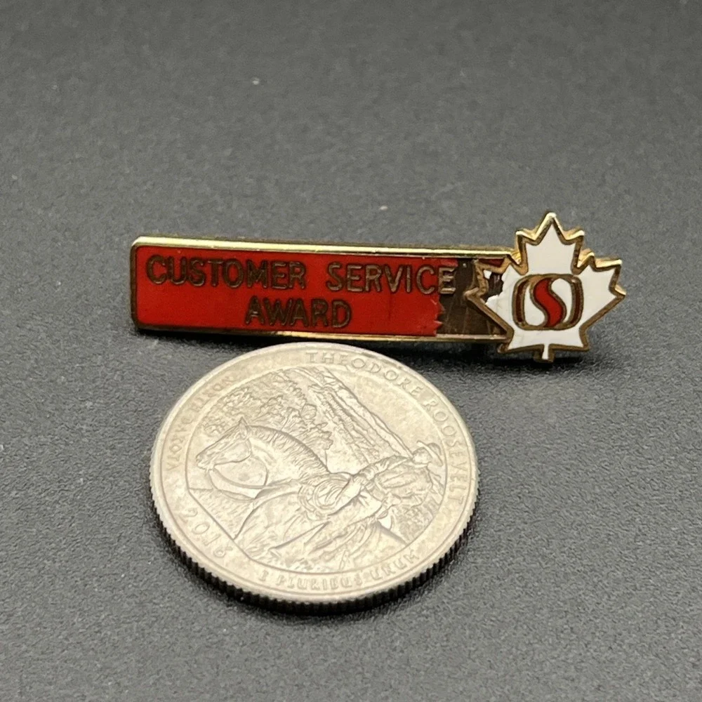 Canada Safeway Customer Service Award Badge Lapel Hat Pin‎